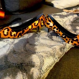 Charles David Size 8 leopard print heels
